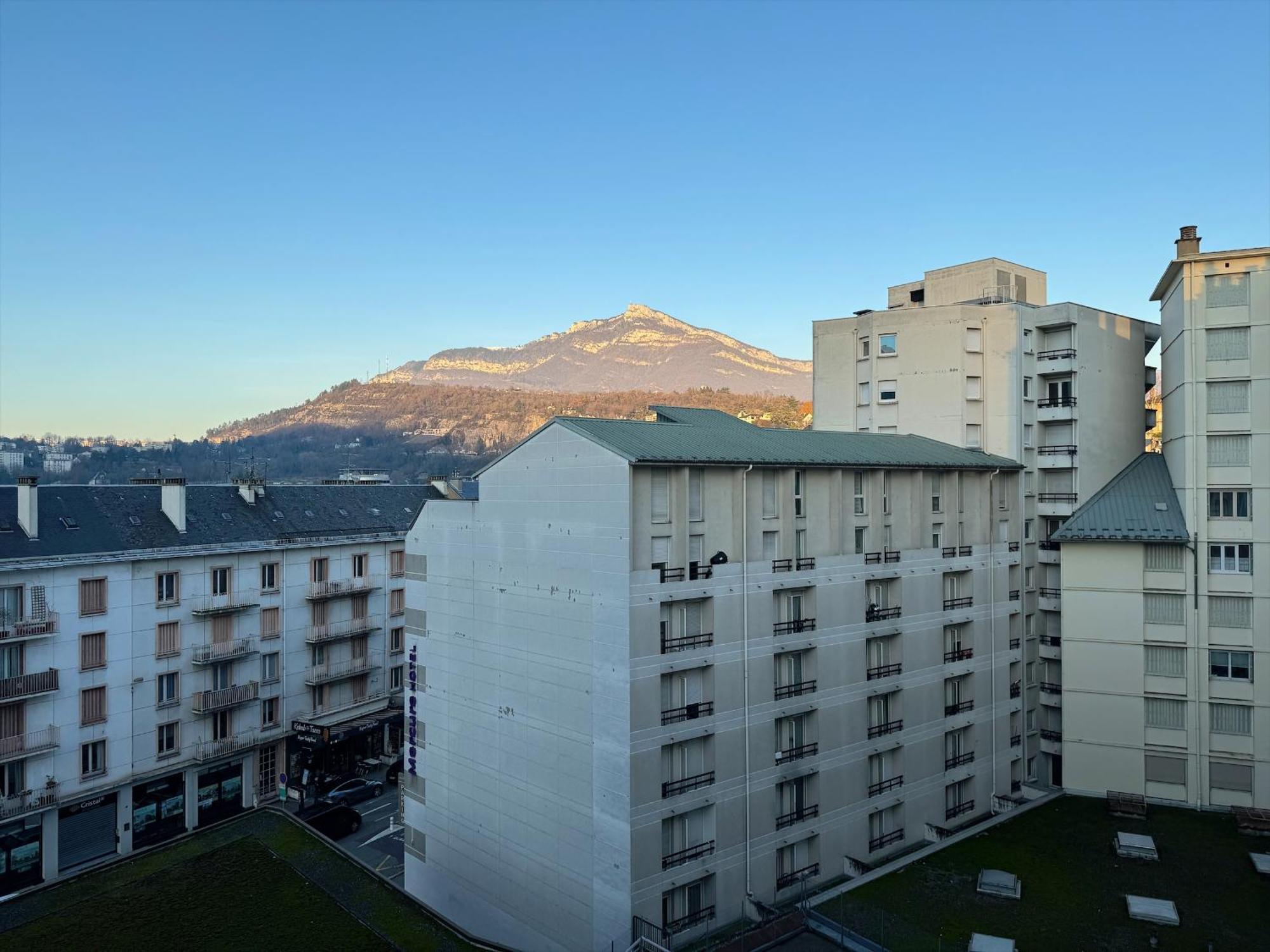 Logement Autour De Moi * * * * * Шамбери Екстериор снимка