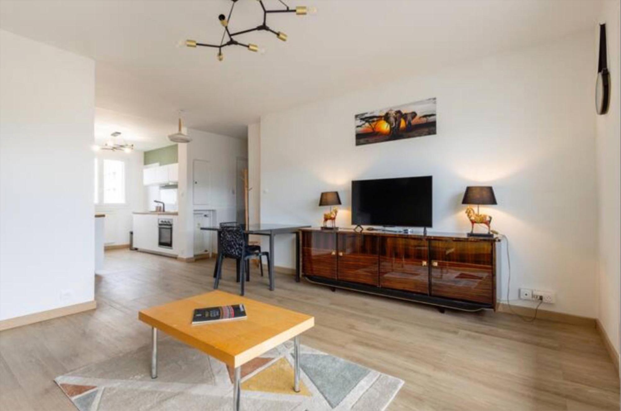Logement Autour De Moi * * * * * Шамбери Екстериор снимка