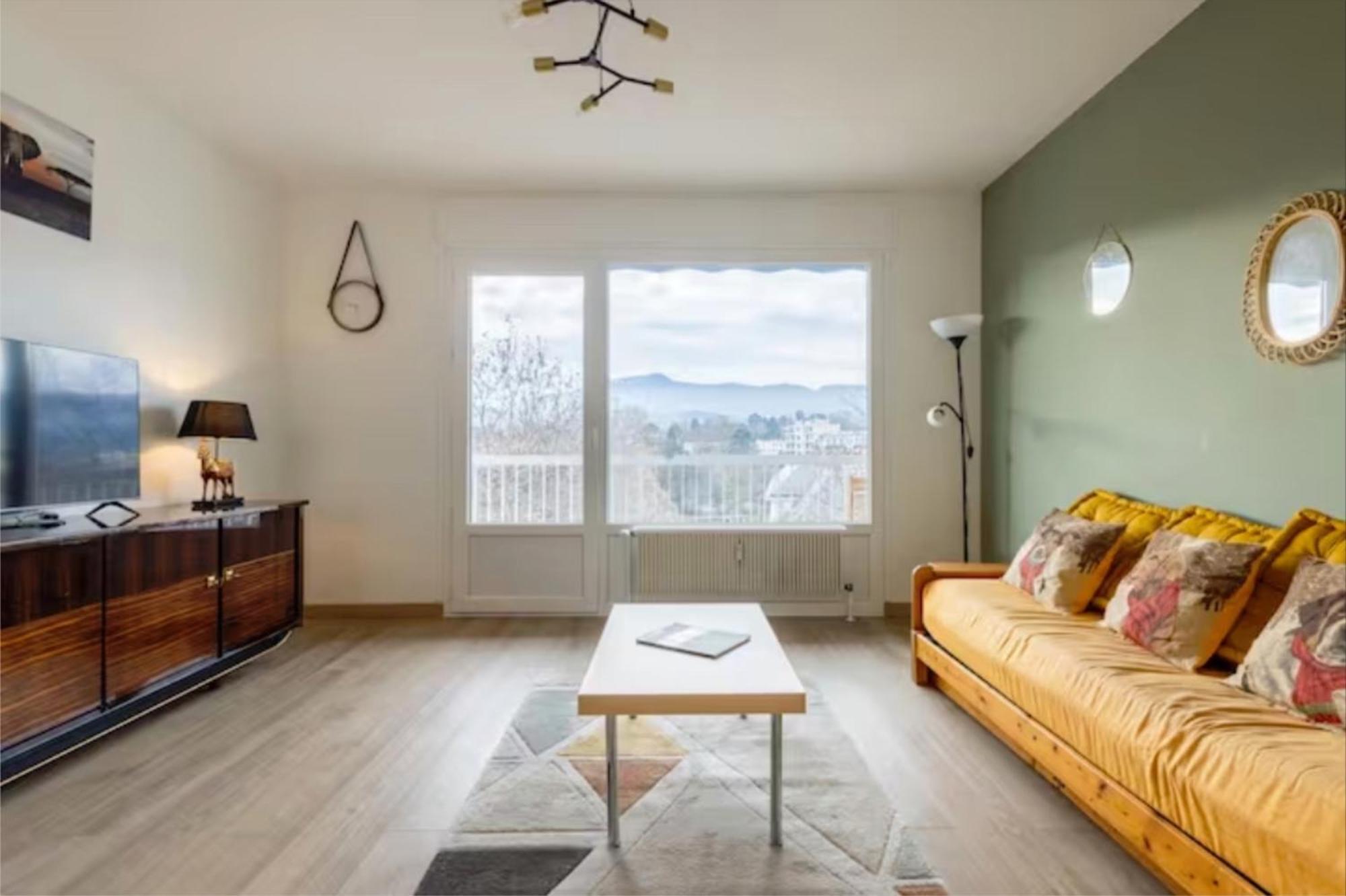 Logement Autour De Moi * * * * * Шамбери Екстериор снимка